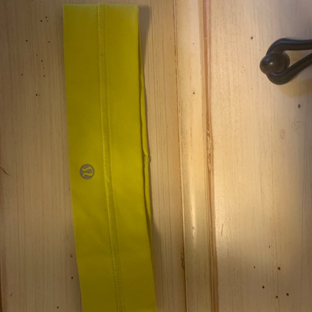YELLOW LULULEMON HEADBAND